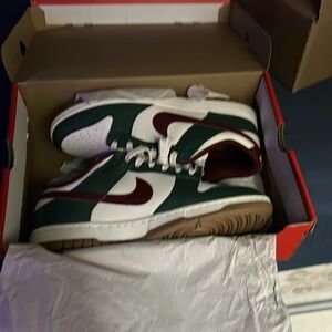 Brand new Nike dunk low size 9 1/2 with OG box